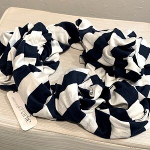 💙 Charming Charlie Infinity Scarf